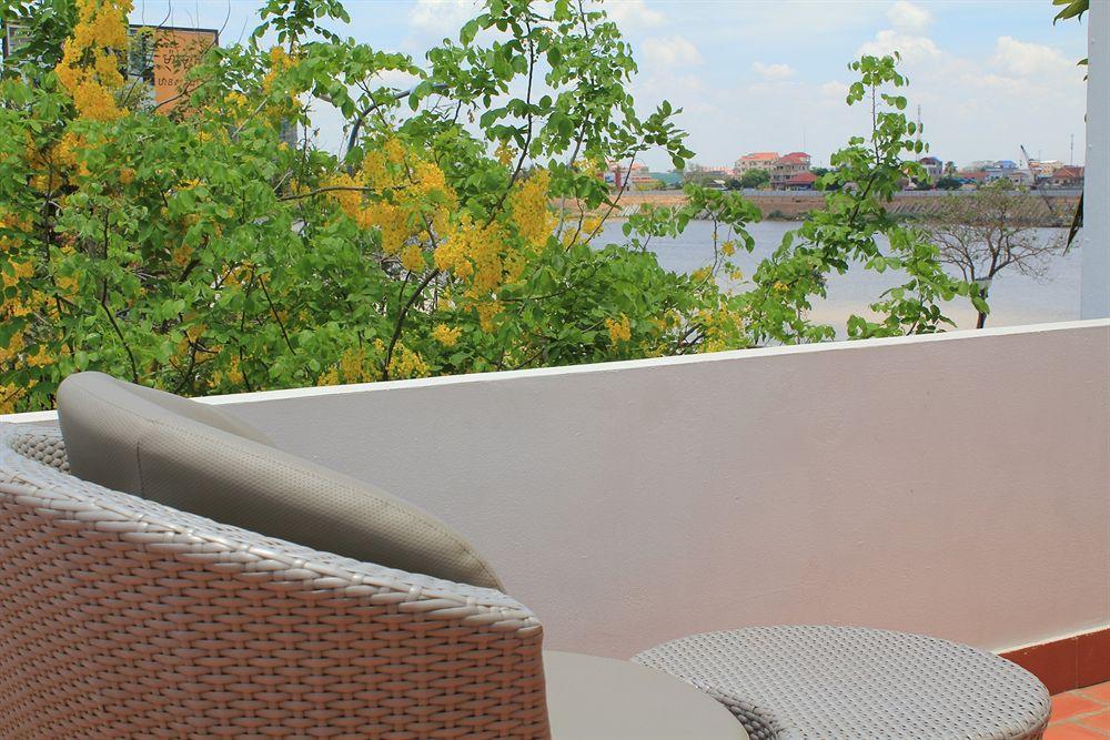 Riverview Cambodia Boutique Hotel 金边 外观 照片