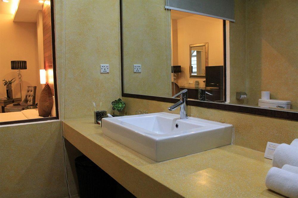 Riverview Cambodia Boutique Hotel 金边 外观 照片