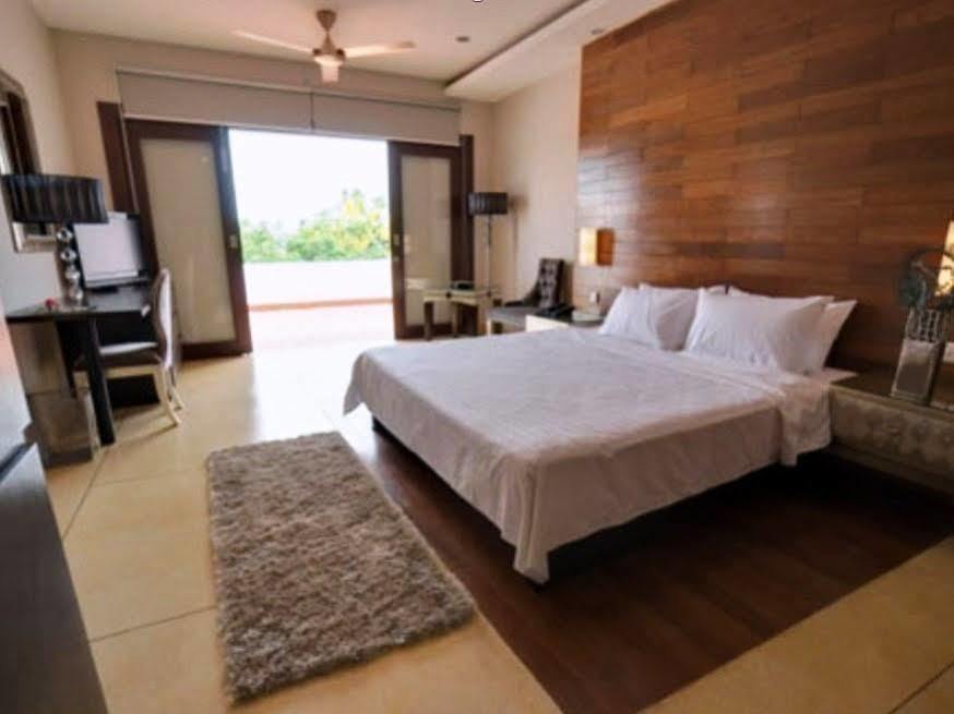 Riverview Cambodia Boutique Hotel 金边 外观 照片