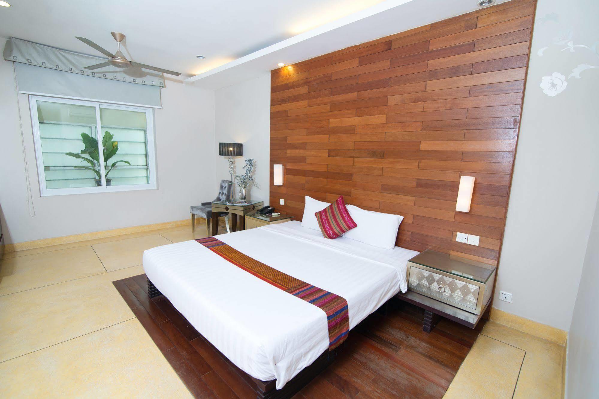 Riverview Cambodia Boutique Hotel 金边 外观 照片