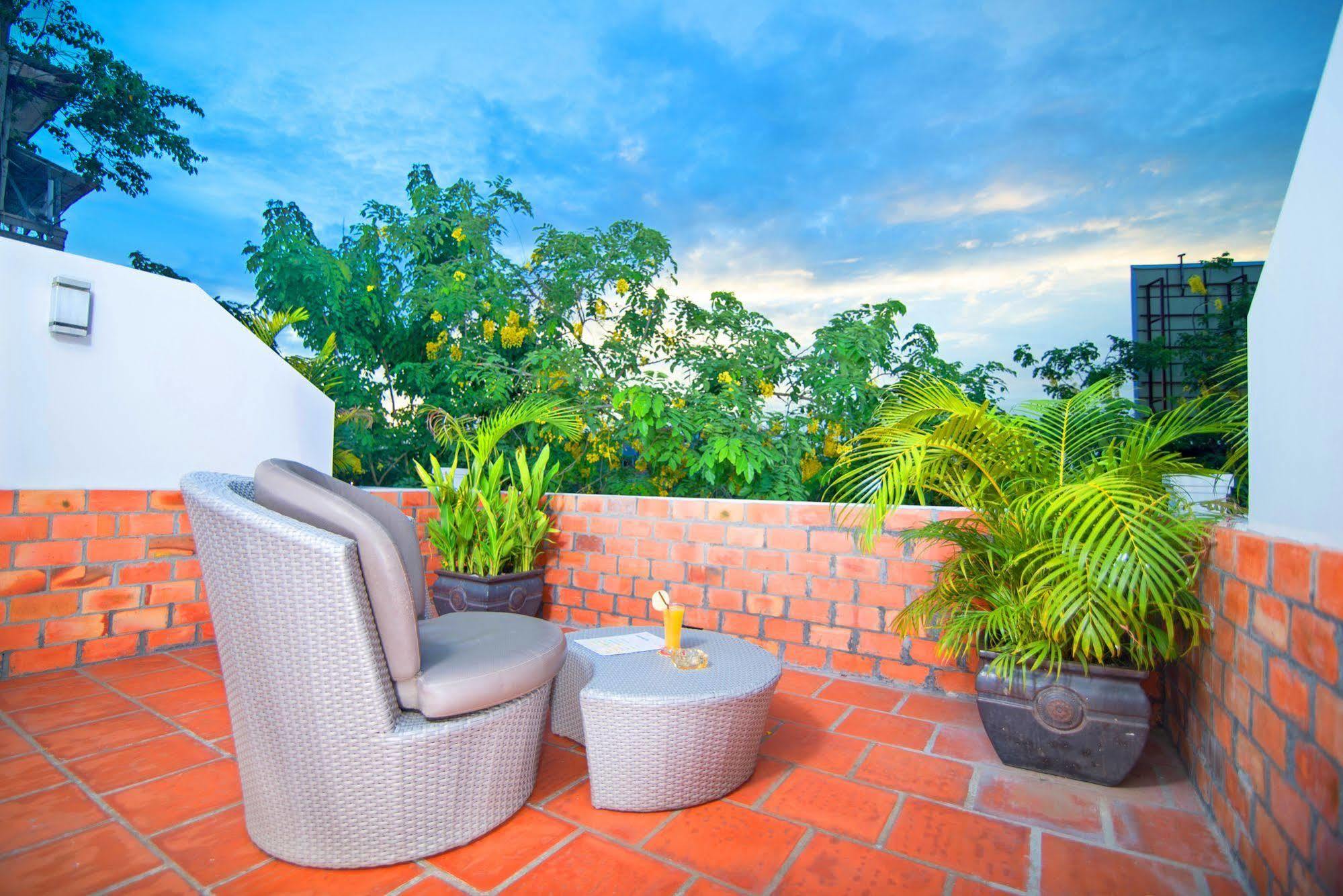 Riverview Cambodia Boutique Hotel 金边 外观 照片