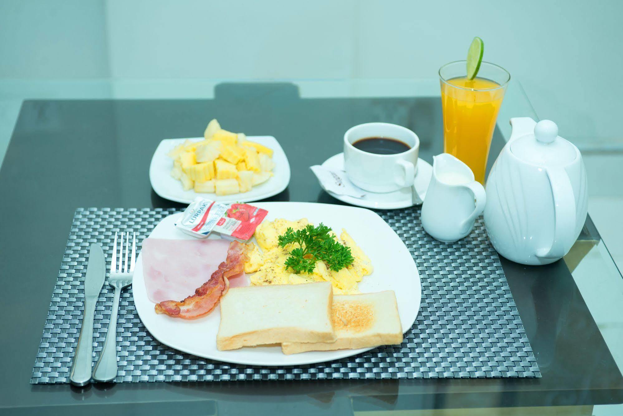 Riverview Cambodia Boutique Hotel 金边 外观 照片